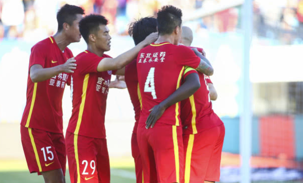  VAR争议判罚引众怒，英超裁判组遭抨击  