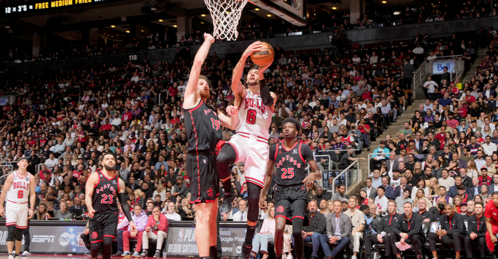  拉文绝杀三分，公牛险胜猛龙  