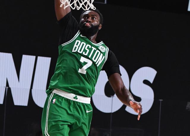  杰伦布朗爆发绿军大胜黄蜂稳固东部第二